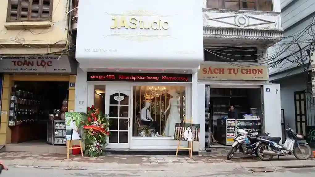 Biển chữ nổi studio áo cưới phong cách hiện đại, chuyên nghiệp