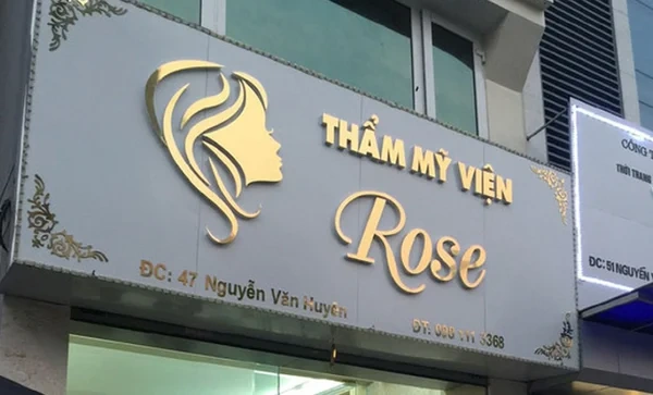 Biển hiệu tiệm phun xăm thẩm mỹ nổi bật tại Hà Nội