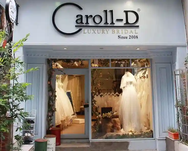 Biển chữ nổi inox studio áo cưới, hiện đại và sang trọng