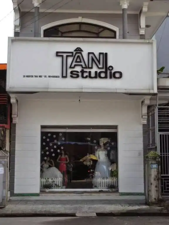 Biển hiện đại cho studio áo cưới, phong cách trẻ trung