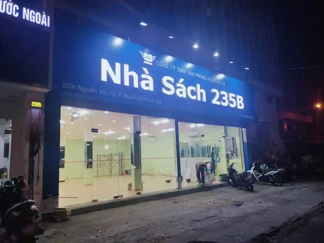 Biển LED nhà sách dễ nhìn vào ban đêm