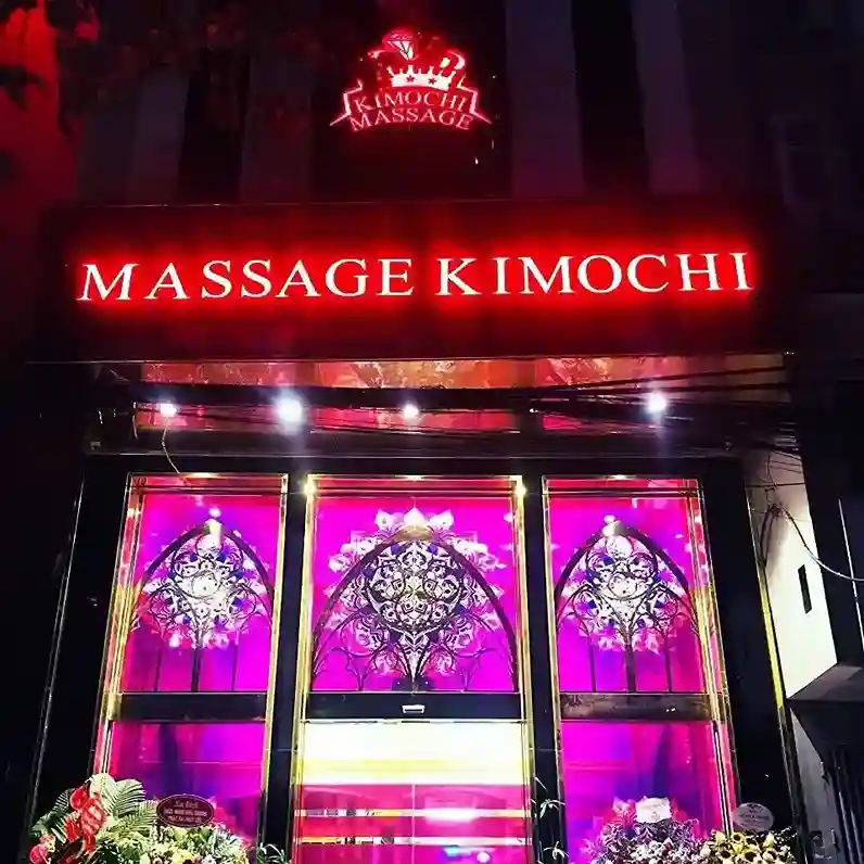 Biển massage LED nổi bật vào ban đêm