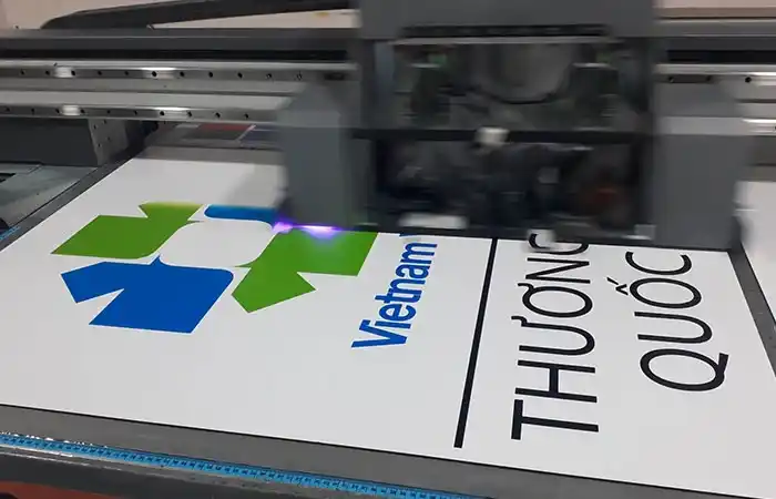 biển Alu in UV trực tiếp
