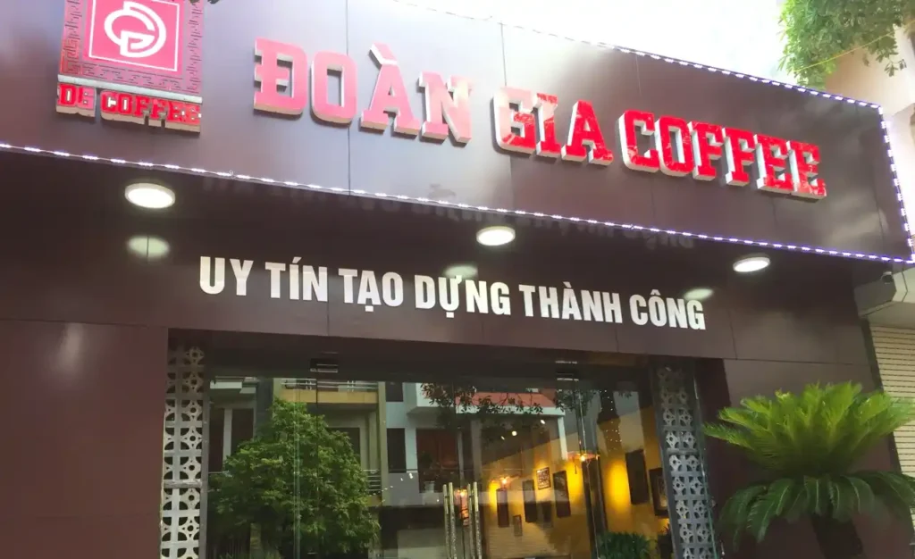 Biển quảng cáo Alu cũng được các quán cafe sử dụng