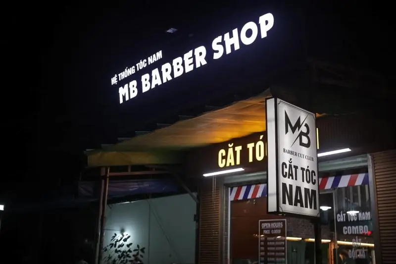 Hình ảnh biển quảng cáo Barber Shop tại Hà Nội được thi công bởi Quảng Cáo Quang Huy