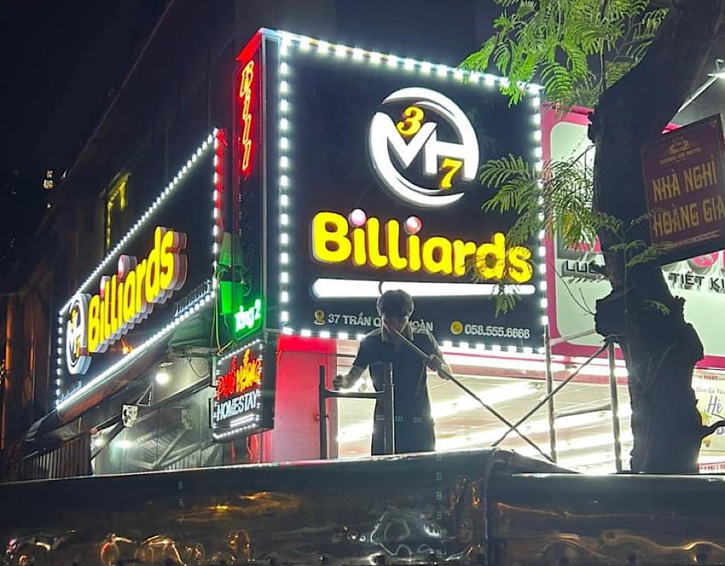 Biển quảng cáo bi-a nổi bật