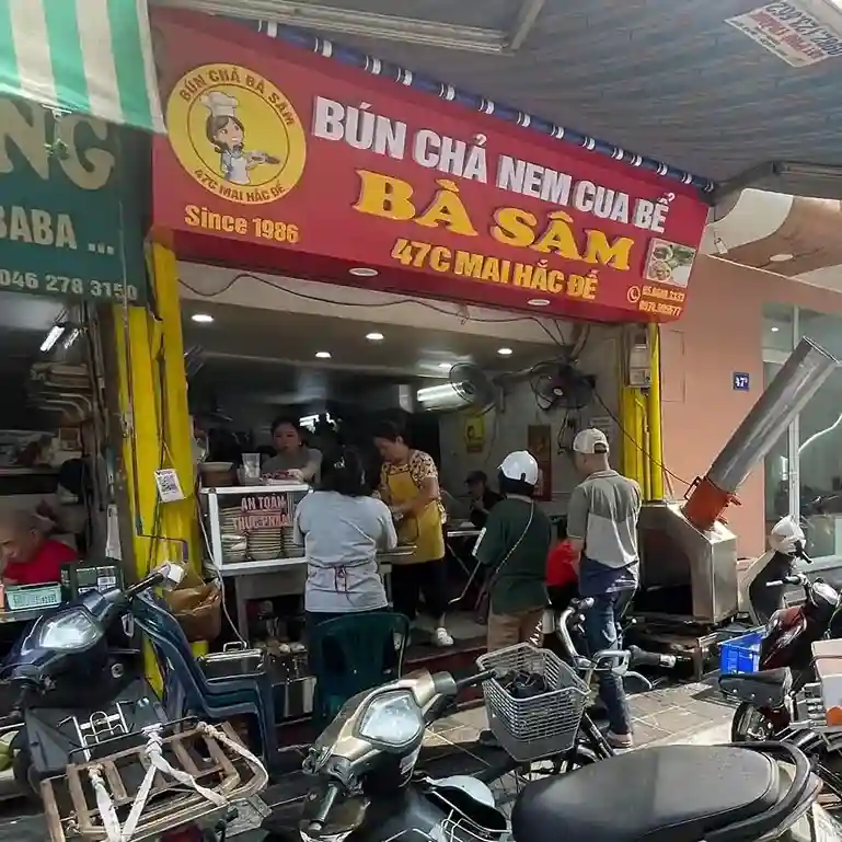 Thiết kế biển quảng cáo bún chả dành cho quán vỉa hè nhỏ gọn.
