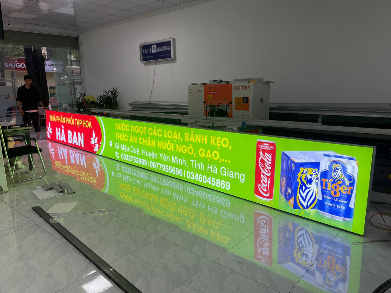Thiết kế biển quảng cáo cửa hàng tạp hóa rõ chữ dễ nhìn