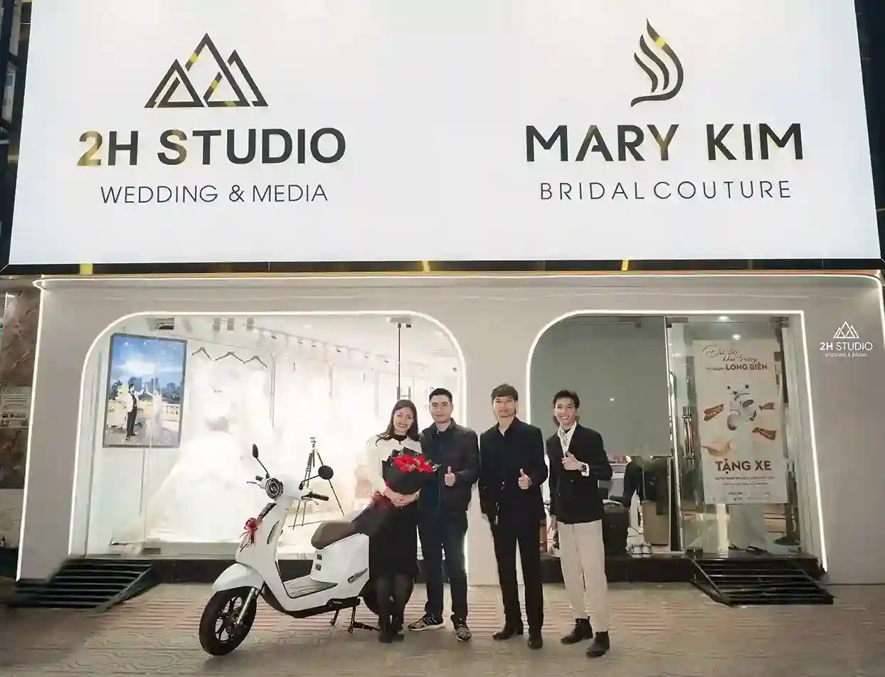 Biển quảng cáo studio áo cưới sang trọng, nổi bật thương hiệu