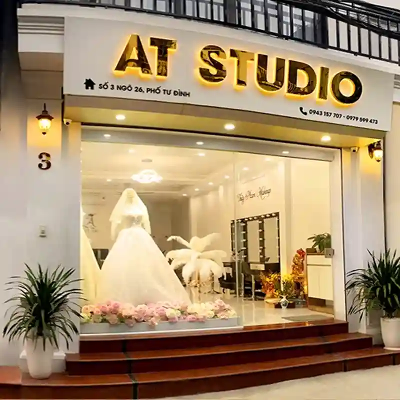 Biển quảng cáo làm thương hiệu cho studio áo cưới, tạo dấu ấn riêng