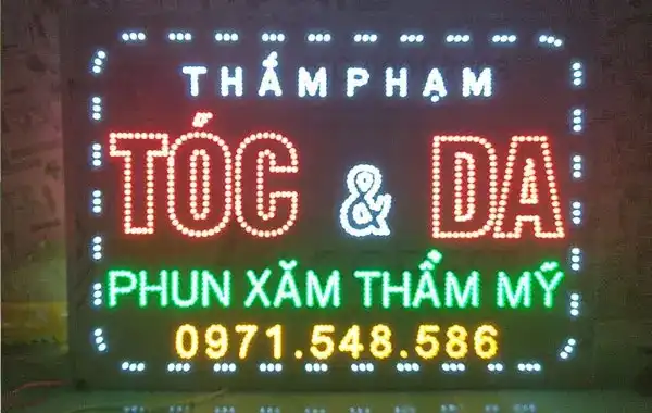 Biển vẫy LED tạo ánh sáng mềm mại và thu hút ánh nhìn