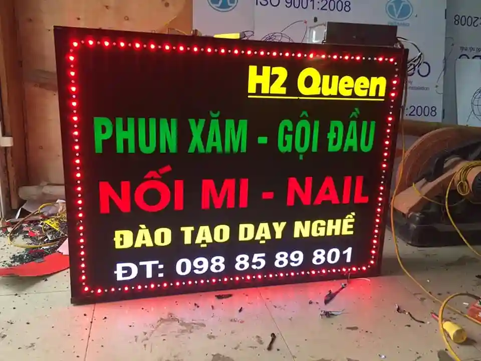 Không gian spa thêm đẳng cấp với biển vẫy tinh tế của Quang Huy