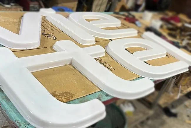 Chữ mica hút nổi Viettel