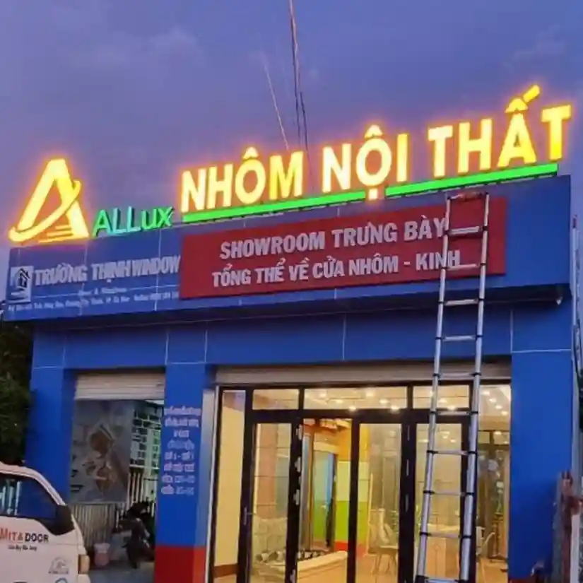 Mẫu biển cửa hàng nhôm kính đẹp và thu hút khách