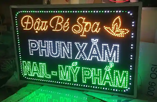 Biển vẫy đẹp mắt, giúp khách hàng dễ nhận biết thương hiệu