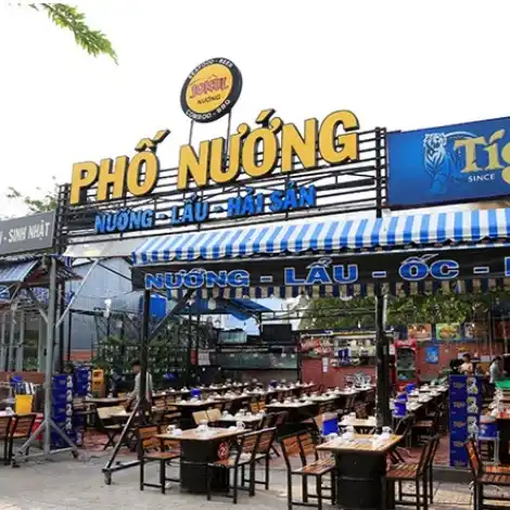 Biển quảng cáo quán lẩu nướng kích thước phù hợp với mặt tiền quán