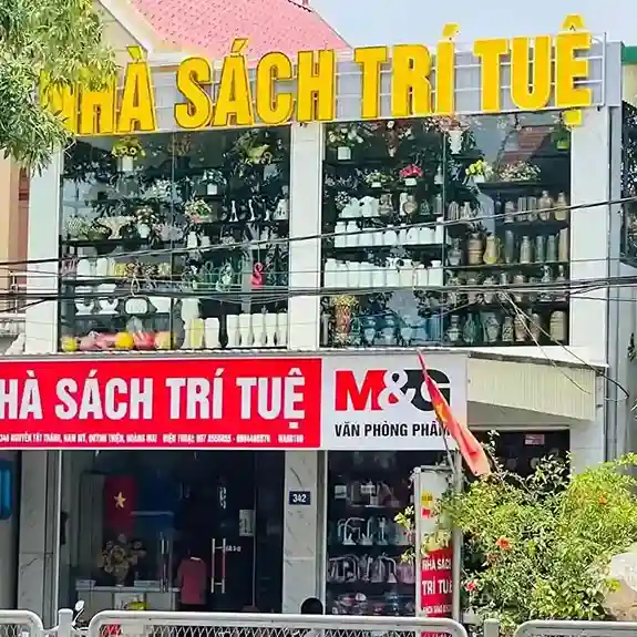 Biển alu nhà sách thiết kế chắc chắn và hiện đại