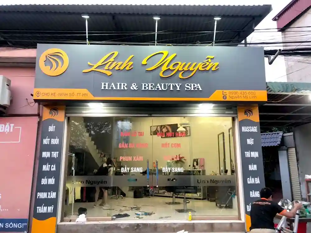 Biển quảng cáo spa bằng inox vàng sang trọng và bền đẹp