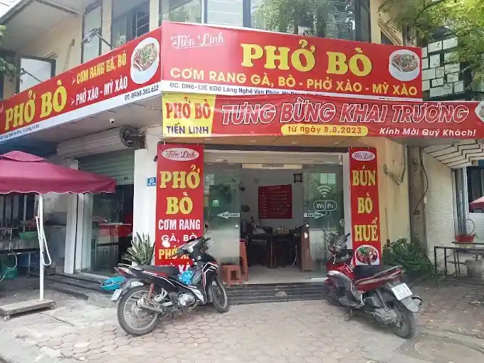 Bảng hiệu quán phở mặt tiền thu hút khách