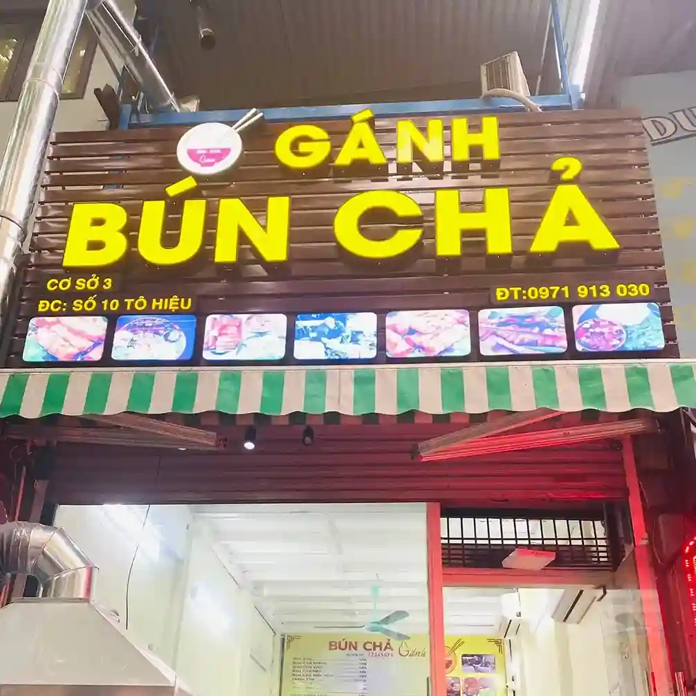 Mẫu biển quảng cáo bún chả dùng đèn LED nổi bật cả ban ngày lẫn ban đêm.