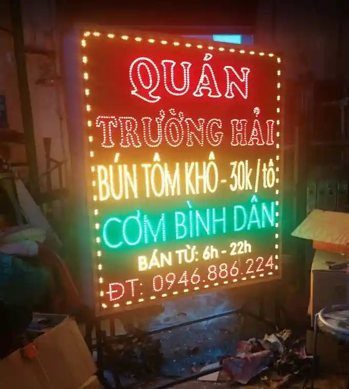 Biển vẫy led ruồi nổi bật cả ngày đêm