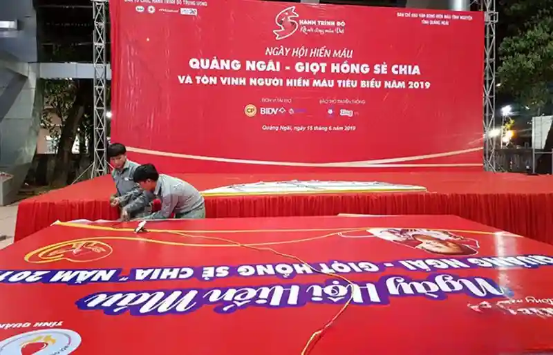 Thi công Backdrop in bạt