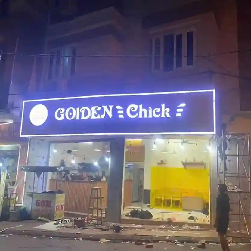 Biển quảng cáo Golden Chick tại Trung Văn